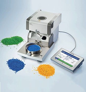 Measure moisture content in plastic pellets