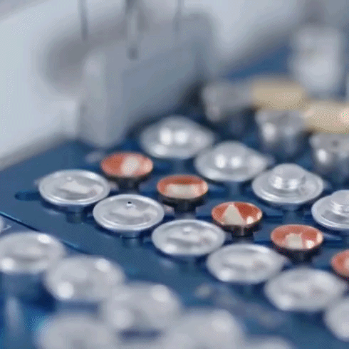 Short clips of METTLER TOLEDO instruments operating in a lab Short clips of METTLER TOLEDO instruments operating in a lab